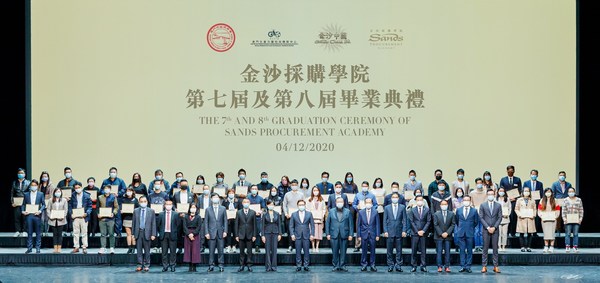 The 7th and 8th intake of local SME suppliers to graduate from the Sands Procurement Academy are joined on stage by Sands China executives and guests of honour Friday at The Venetian Theatre.