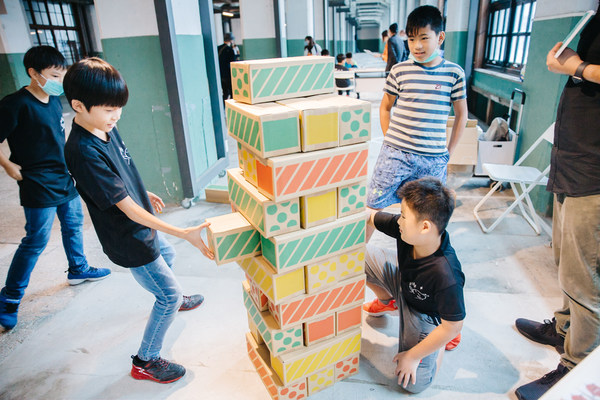 Children learn to escape from a burning building Children learn to escape from a burning building