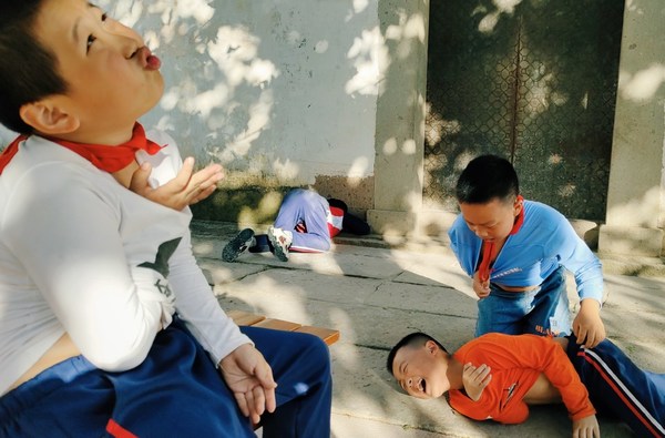 Daily Life of Four "Big Mouth Monsters", the Picture of the Year in the vivo VISION+ Mobile Photography Awards 2020, created by Zhang Yu, China Daily Life of Four "Big Mouth Monsters", the Picture of the Year in the vivo VISION+ Mobile Photography Awards 2020, created by Zhang Yu, China