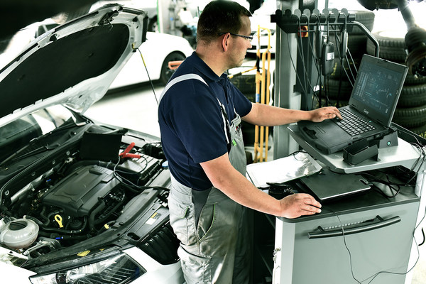Getac S410 is ideal for automotive workshop diagnostics and R&D engineering