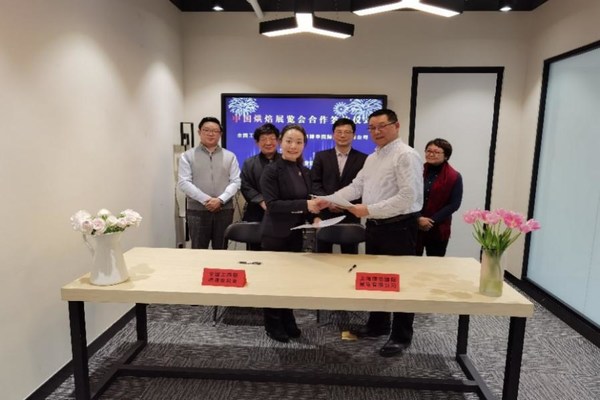 The officials signed the strategic cooperation agreement The officials signed the strategic cooperation agreement
