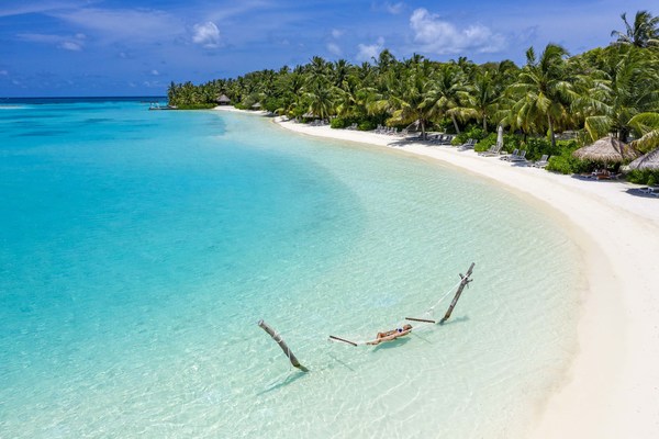 Sheraton Maldives Full Moon Resort & Spa, an island haven of private nooks, enchanting views and manicured gardens. Sheraton Maldives Full Moon Resort & Spa, an island haven of private nooks, enchanting views and manicured gardens.