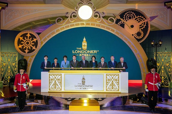 Guests of honour officiate the opening ceremony for the first-phase launch of The Londoner Macao Monday at the integrated resort’s Crystal Palace atrium.
