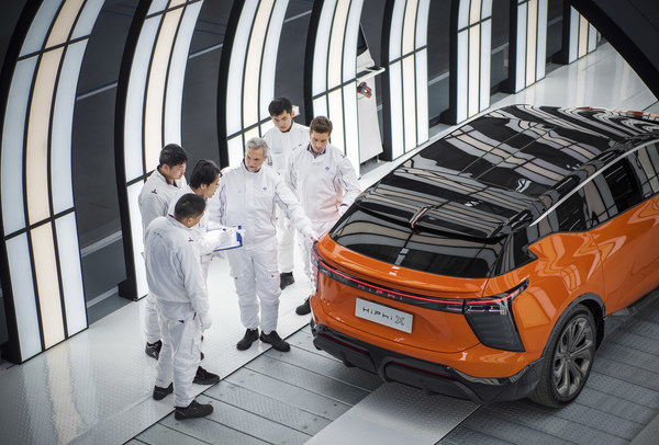 The architectural design of the factory itself feels ultra-modern, as if out of a sci-fi world. The space has been modeled on Human Horizons’ brand spirit of “to explore, to be free and to create”.