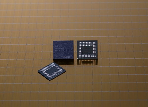 Figure 1. SK hynix 18GB LPDDR5 Mobile DRAM Figure 1. SK hynix 18GB LPDDR5 Mobile DRAM