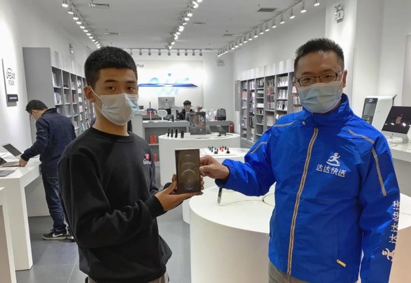 A Dada Now rider collected the mobile phone at the authorized reseller store A Dada Now rider collected the mobile phone at the authorized reseller store