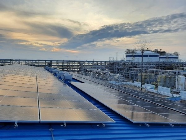 Singapore LNG solar system rooftop by Total Singapore LNG solar system rooftop by Total