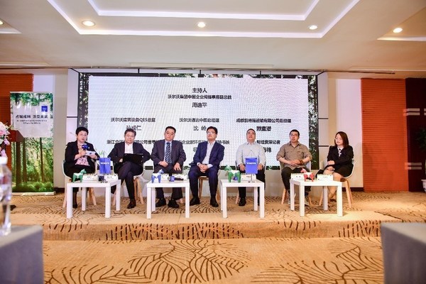 Panelists (from left): Inge Zhou, Vice President of Corporate Communications of Volvo Group China, Cao Weiguo, Chairman of Zhejiang Liyang Machinery Co., Ltd., Denny Shen, General Manager of Volvo Penta China, Bradley Sun, Director of Quality, Environment and Safety of Volvo Construction Equipment Shanghai Plant, Lai Shiqian, General Manager of Chengdu Kaiterui Transportation Co., Ltd., Yang Biao, Deputy Secretary-General of Beijing Entrepreneur Environmental Protection Foundation, Yang Haiyan, Senior Journalist of Yicai