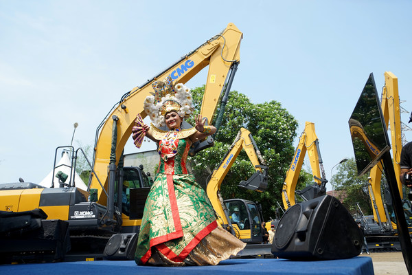 XCMG Livestreams from Indonesia, Showcasing the Outstanding Operating Efficiency of its Customized Machinery. XCMG Livestreams from Indonesia, Showcasing the Outstanding Operating Efficiency of its Customized Machinery.