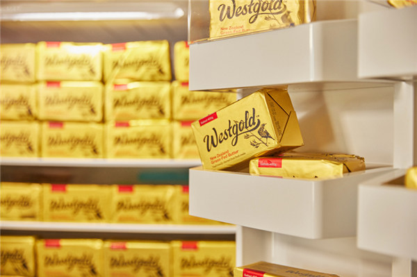 The butter product "Westgold" is displayed on the shelf.