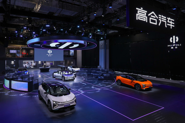 Demonstrating the company’s vision of ‘design defined by scenarios, vehicle defined by software, and value defined by co-creation,’ the HiPhi X exhibition (Hall 4.1, 4A06) at the 19th International Automobile Industry Exhibition in Shanghai gave users a unique and immersive interactive experience. Demonstrating the company’s vision of ‘design defined by scenarios, vehicle defined by software, and value defined by co-creation,’ the HiPhi X exhibition (Hall 4.1, 4A06) at the 19th International Automobile Industry Exhibition in Shanghai gave users a unique and immersive interactive experience.