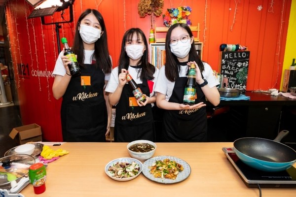 Over 300 volunteers learn cooking skills from seasoned chefs with the use of Lee Kum Kee sauces and condiments