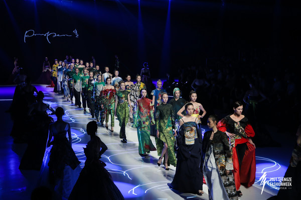 Fashion Showcase by MARK&nbsp;CHEUNG