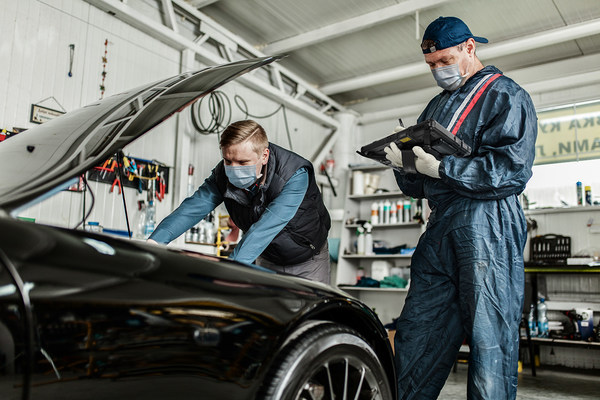 Automotive technicians and mechanics leverage F110 to diagnose problems, upload data, and communicate with customers, all from the workshop-floor. Automotive technicians and mechanics leverage F110 to diagnose problems, upload data, and communicate with customers, all from the workshop-floor.