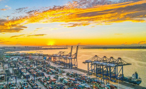 An aerial photo showed the bustling China Yangpu Port located on the west coast of the Hainan Free Trade Port on May 26. (Photo by Chen Yuancai / Hainan Daily) An aerial photo showed the bustling China Yangpu Port located on the west coast of the Hainan Free Trade Port on May 26. (Photo by Chen Yuancai / Hainan Daily)