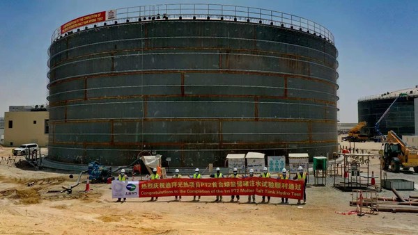 On-site workers celebrated the completion of the first molten salt tank hydro test for the Parabolic Trough Plant-II (PT2) of the fourth phase of Mohammed bin Rashid Al Maktoum Solar Park On-site workers celebrated the completion of the first molten salt tank hydro test for the Parabolic Trough Plant-II (PT2) of the fourth phase of Mohammed bin Rashid Al Maktoum Solar Park