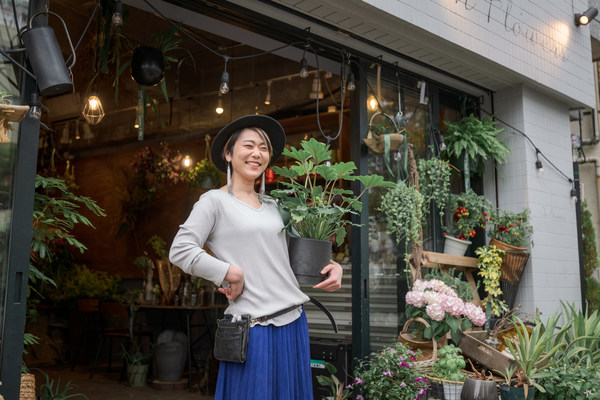 Ai Hashimoto, owner of flower shop ON FLOWERS