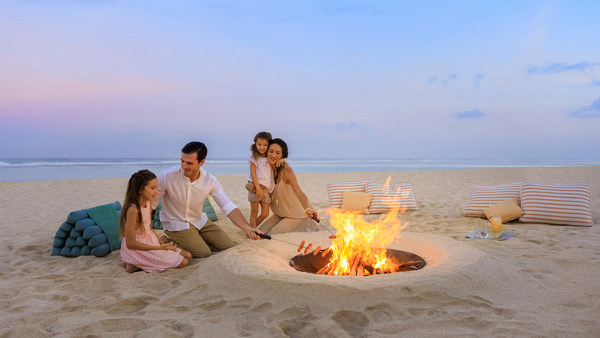 Enjoy unforgettable family holiday with a fun bonfire by the beach at The Ritz-Carlton, Bali Enjoy unforgettable family holiday with a fun bonfire by the beach at The Ritz-Carlton, Bali