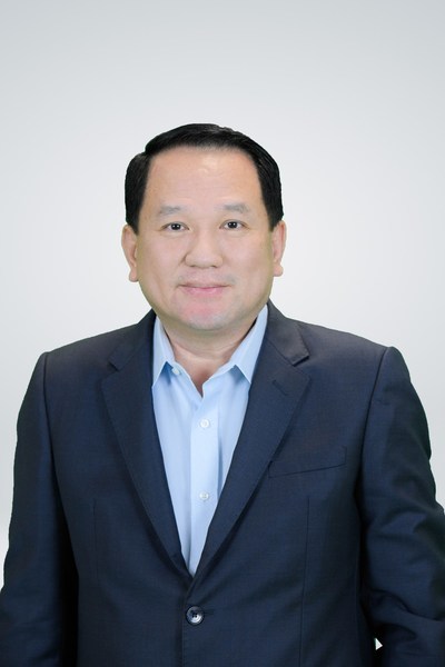 Mr. Prasert Taewdulyasathit, Chief Executive Officer Real Estate Business Division, Ananda Development Public Company Limited Mr. Prasert Taewdulyasathit, Chief Executive Officer Real Estate Business Division, Ananda Development Public Company Limited