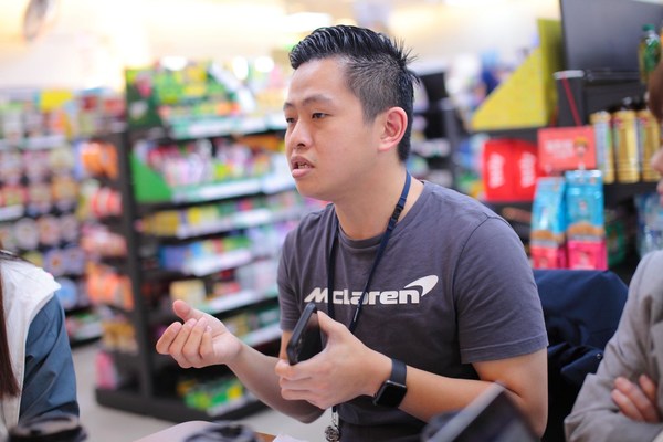 Liu Yu-Xuan, a division manager in the financial services section of Hi-Life’s digital business department, explains how triple stimulus vouchers and its related marketing activities effectively increased Hi-Life’s revenues by 30 percent and successfully deepened online-merge-offline goods and services capabilities.