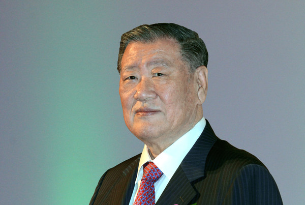 Hyundai Motor Group Honorary Chairman, Mong-Koo Chung, has been officially inducted into the Automotive Hall of Fame at the 2020/2021 Induction and Awards Ceremony. The induction ceremony was attended by Hyundai Motor Group Chairman Euisun Chung, who participated in Honorary Chairman Mong-Koo Chung’s place. Hyundai Motor Group Honorary Chairman, Mong-Koo Chung, has been officially inducted into the Automotive Hall of Fame at the 2020/2021 Induction and Awards Ceremony. The induction ceremony was attended by Hyundai Motor Group Chairman Euisun Chung, who participated in Honorary Chairman Mong-Koo Chung’s place.