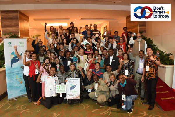 WHO Goodwill Ambassador for Leprosy Elimination Yohei Sasakawa (center) with participants of the Global Forum of People's Organizations on Hansen's Disease held in Manila, Philippines, Sept. 7-10, 2019