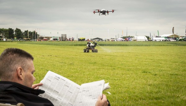 Farmers enjoyed leisure-time sitting in deckchairs while XAG agricultural drone and R150 robot took on farm work at the UK Cereals event