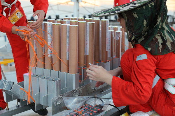 Photo shows the fireworks display team is debugging for the fireworks display. (Photo by Dancing Fireworks) Photo shows the fireworks display team is debugging for the fireworks display. (Photo by Dancing Fireworks)