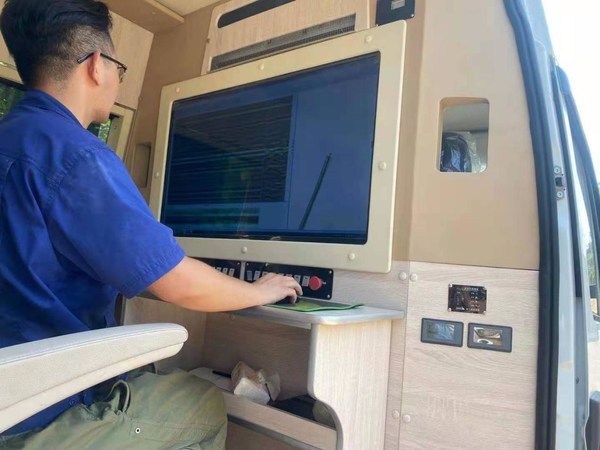XCMG XJC405 Road Detection Vehicle Can Quickly See through the Underground Pipelines at a Depth of No Less Than 3 Meters.
