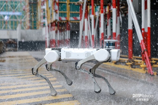 The waterproof(IP66) Jueying X20 can operate in adverse weather conditions The waterproof(IP66) Jueying X20 can operate in adverse weather conditions