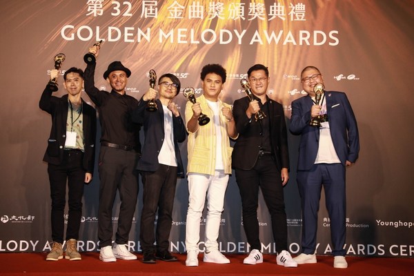 The 32nd GMA’s Album of Year Sangpuy’s (the middle) Gain Strength_photo credit TTV