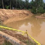 Toddler drowns after straying from car parked near river