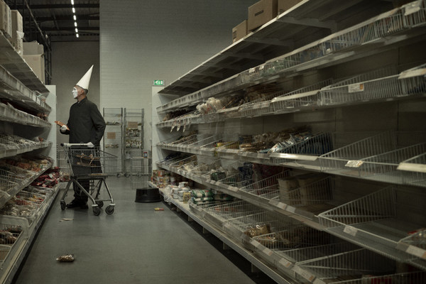 Erwin Olaf, April Fool 2020 09.50am, Digital C-Print, 150x100cm, 2020