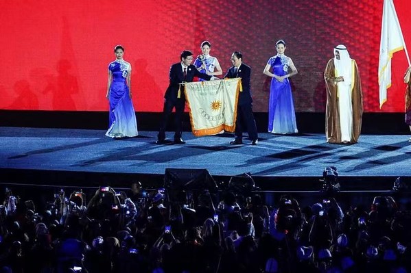 Hangzhou receives the flag at the closing ceremony of the Asian Games in Jakarta, the Asian Games officially entering the "Hangzhou time".