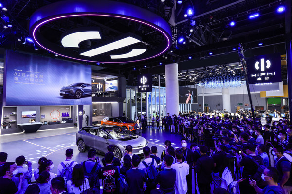 The expansion into Southwest China has also been marked by the opening of a number of new Human Horizons customer facing facilities, including three new premium experience stores in Chengdu Mofang, Chengdu Nali Plaza, and Chongqing Halo. In addition, the new 3,000 square-meter Chengdu Delivery Center opened last month, providing comprehensive services to existing and prospective HiPhi customers. Currently, Human Horizons has 33 HiPhi experience stores operating in 27 cities across the country, with that number expected to reach 120 by the end of the year.