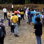 RAVO: Estate workers willingly stand by roadside, in rain to get COVID vaccine jab
