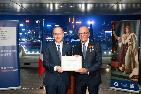 HSH Chief Operating Officer, Mr Peter Borer (right), receives the Chevalier dans l'Ordre du Mérite Agricole from the Consul General of France to Hong Kong and Macau, Mr Alexandre Giorgini