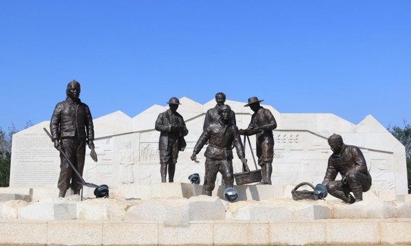 Photo shows a sculpture in the Yangshao Village National Archaeological Park in Yangshao village, Mianchi county, in the city of Sanmenxia in central China's Henan province.
