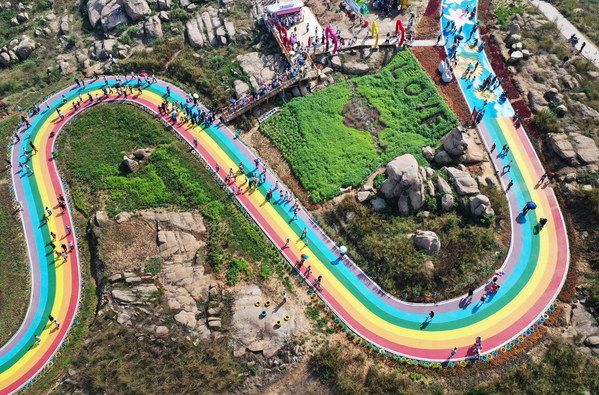 The Jiuquhuahai scenic spot beside Yanma Lake in Fengmao, Shanting District, Zaozhuang has become a popular tourism destination.