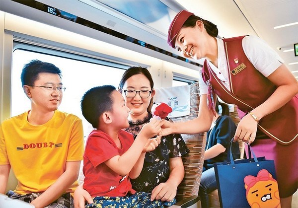 An attendant interacts with passengers on a high-speed train. A whole raft of services including electronic tickets, online meal ordering, quiet carriages, and smart interfaces have been launched on China's high-speed rail network, providing passengers with a safe, comfortable, and convenient travel experience. An attendant interacts with passengers on a high-speed train. A whole raft of services including electronic tickets, online meal ordering, quiet carriages, and smart interfaces have been launched on China's high-speed rail network, providing passengers with a safe, comfortable, and convenient travel experience.