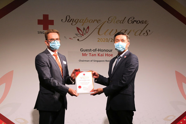 DHL honored with inaugural Singapore Red Cross United for Humanity Award (left- Carl Schelfhaut, Vice President, International Relations & Regulatory Affairs Asia Pacific of Deutsche Post International, and Head of the GoHelp Program for Asia Pacific) DHL honored with inaugural Singapore Red Cross United for Humanity Award (left- Carl Schelfhaut, Vice President, International Relations & Regulatory Affairs Asia Pacific of Deutsche Post International, and Head of the GoHelp Program for Asia Pacific)
