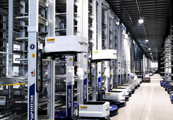 HAIPICK ACR robots in WINIT's warehouse in the U.K. HAIPICK ACR robots in WINIT's warehouse in the U.K.