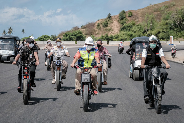 Minister of Tourism and Creative Economy, Sandiaga Uno, and his staff during a review of the Pertamina Mandalika International Circuit. Minister of Tourism and Creative Economy, Sandiaga Uno, and his staff during a review of the Pertamina Mandalika International Circuit.