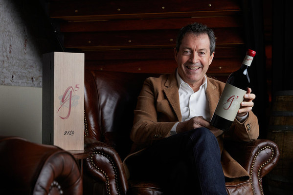 Peter Gago, Penfolds Chief Winemaker with a bottle of Penfolds g5 Peter Gago, Penfolds Chief Winemaker with a bottle of Penfolds g5