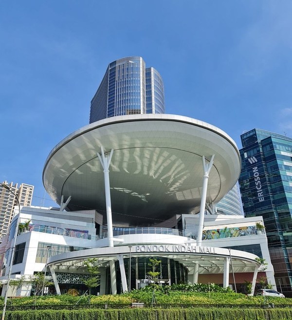 Pondok Indah mall is the first shopping mall in Indonesia to adopt Honeywell’s ultra-low GWP Solstice® zd refrigerant. Pondok Indah mall is the first shopping mall in Indonesia to adopt Honeywell’s ultra-low GWP Solstice® zd refrigerant.
