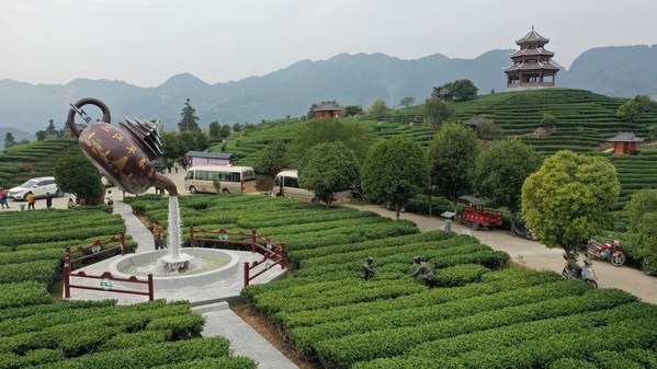 Photo shows Xianren Mountain Scenic Spot in Buyang village of Sanjiang Dong Autonomous County. (By Gong Pukang)