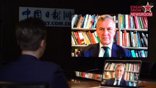Screen grab shows Erik Solheim talking with China Daily reporter Ian Goodrum via video link in Dec 2021. [Photo/chinadaily.com.cn]