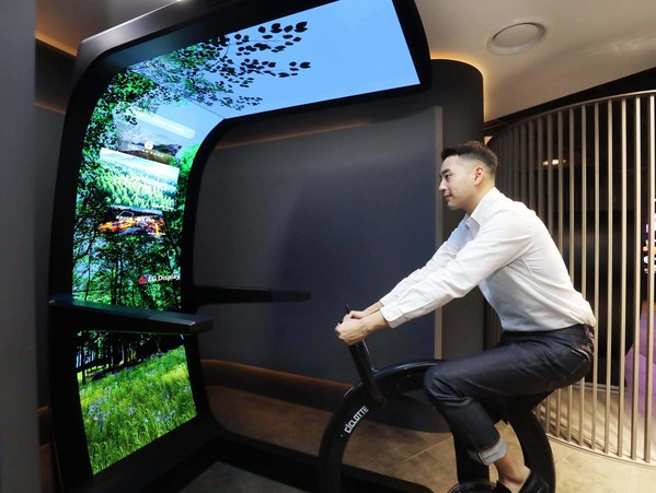 LG Display's Virtual Ride at CES 2022