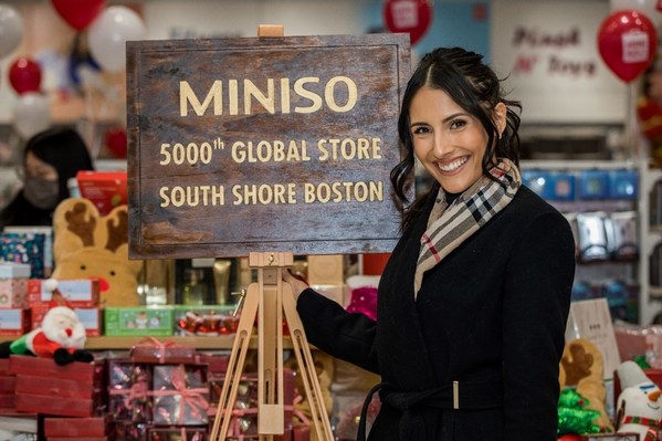 Famous local supermodels in the United States participated in the opening ceremony of the MINISO's 5000th store around the world. Famous local supermodels in the United States participated in the opening ceremony of the MINISO's 5000th store around the world.