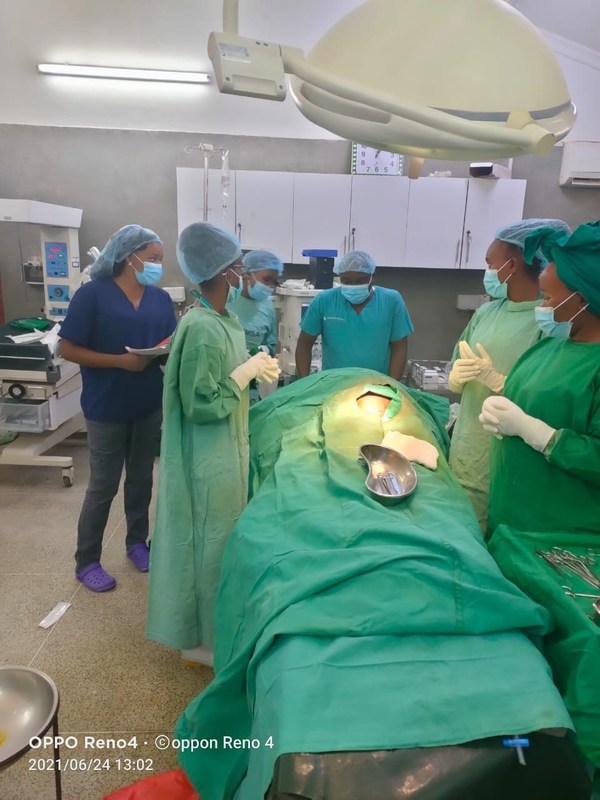 Mentorship is a key aspect of the Jhpiego-led Obstetric Safe Surgery (OSS) Project in Kenya. Sultan-Hamud Hospital is among the five health facilities participating in the project, that provides skills strengthening and sessions with expert mentors in an effort to reduce maternal and newborn deaths.